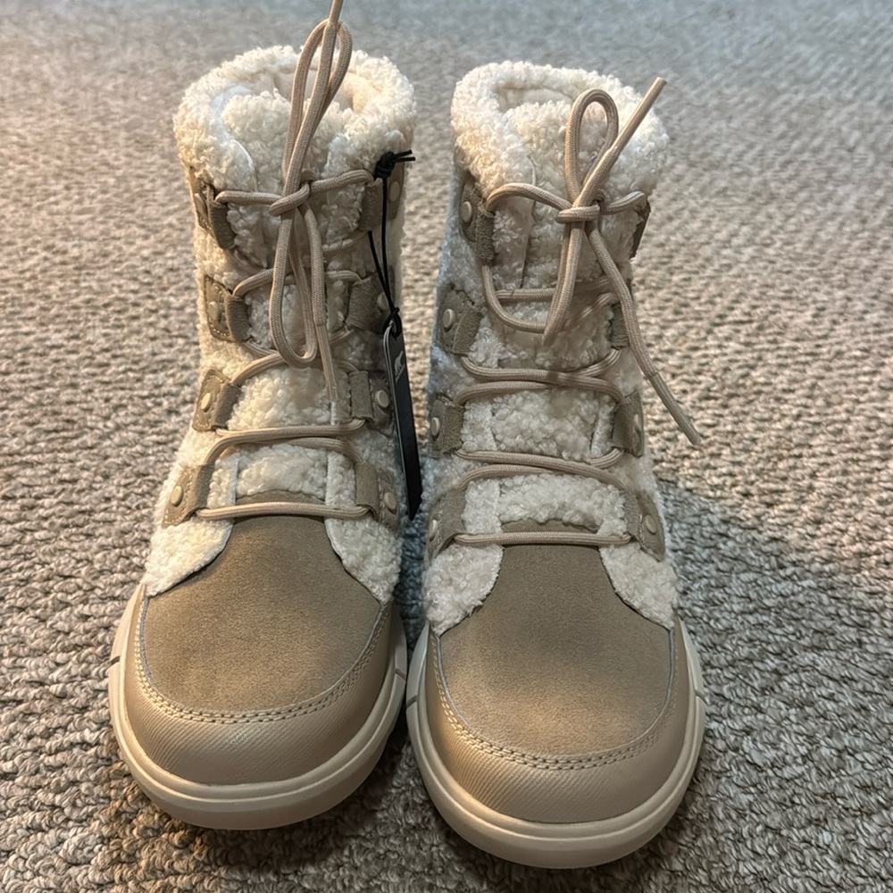 Sorel Women's Explorer II 
NWT ( No Box)